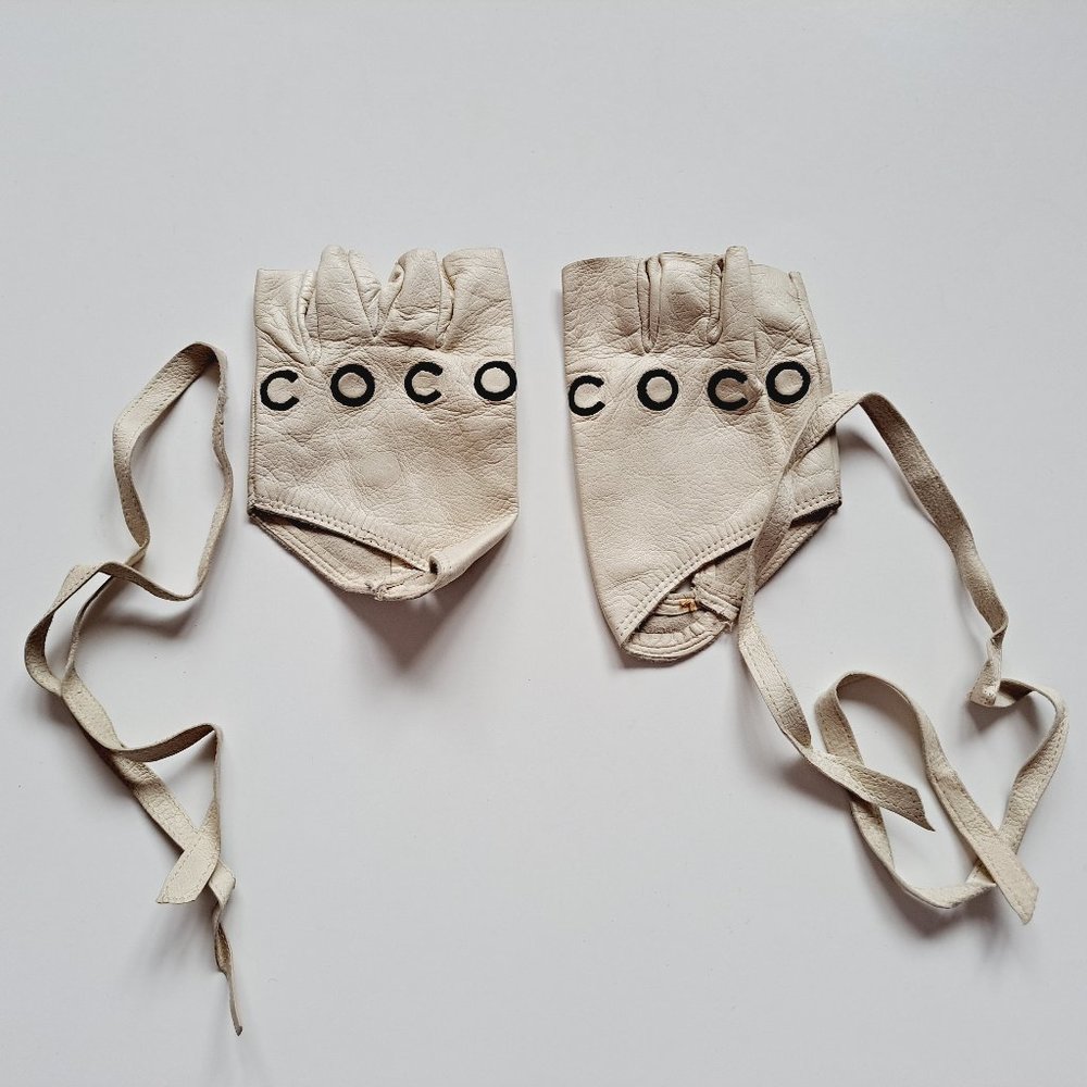Chanel White Leather Coco Fingerless Gloves Size